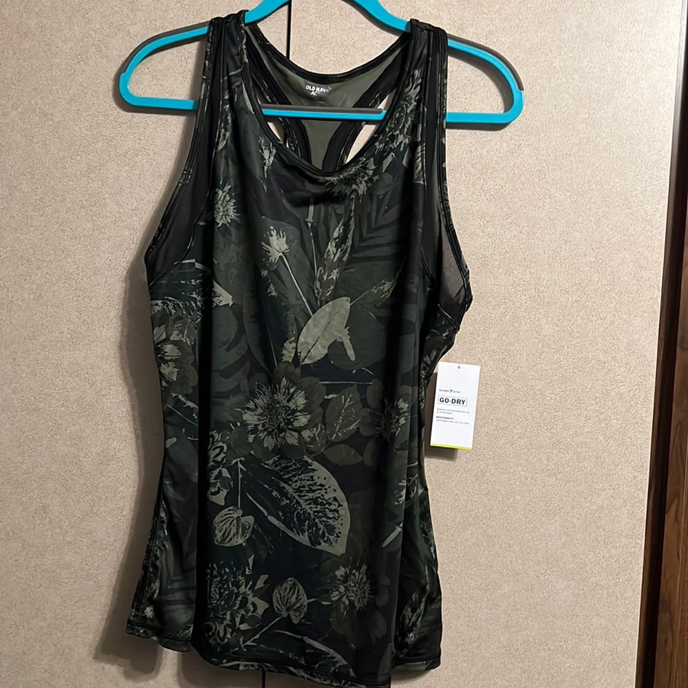 NWT OLD NAVY Go-Dry Active top